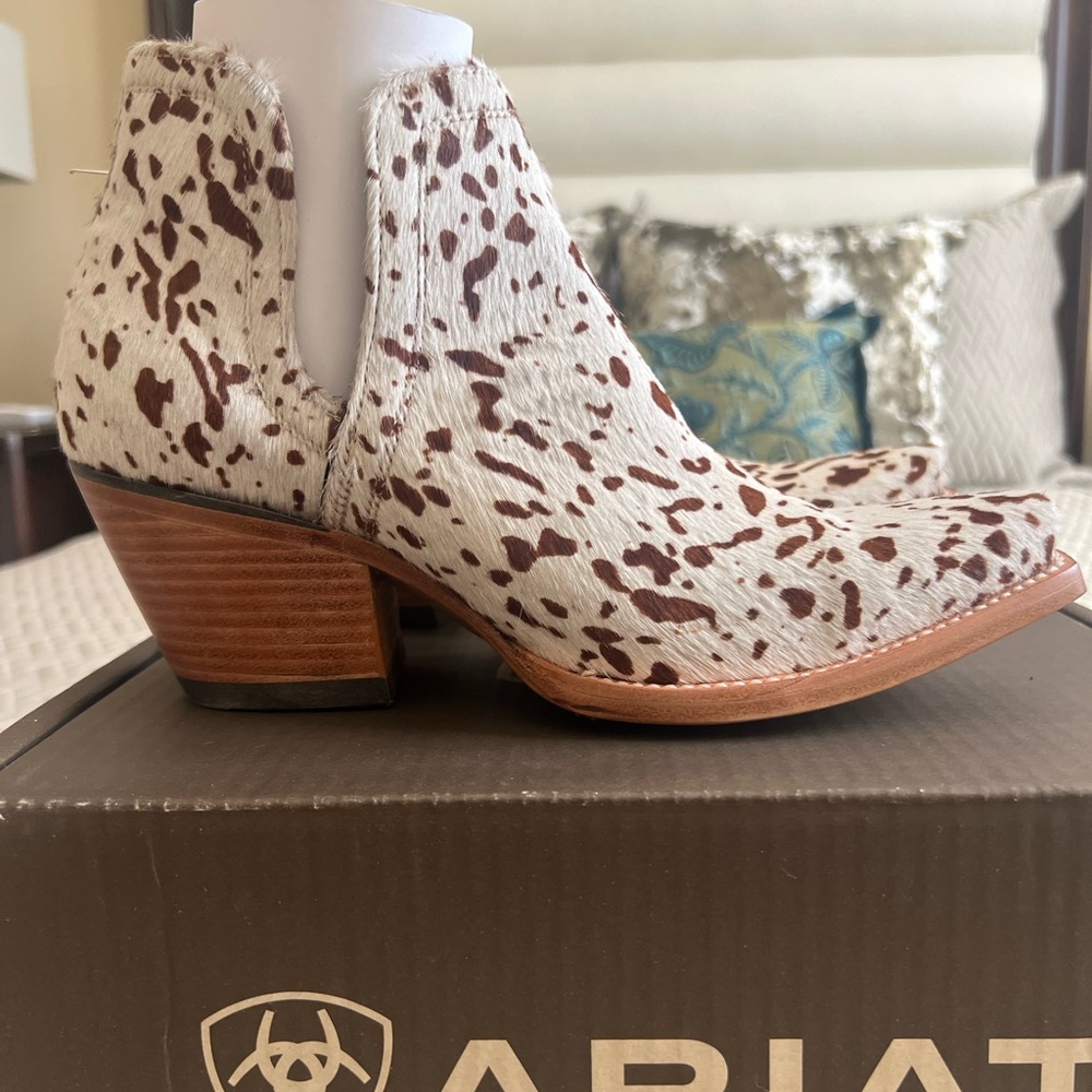 ARIAT pony hair boots